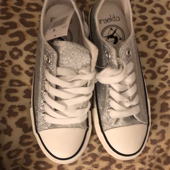 NWT Adorable Silver Glitter Sneakers 👟🤩❤️ - Picture 4 of 6